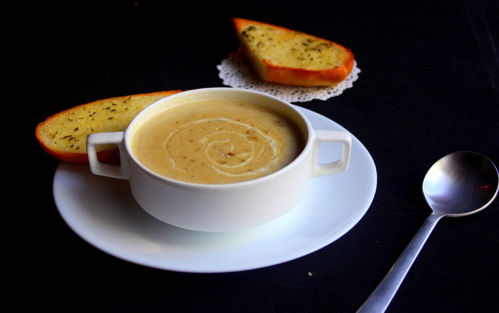 soup, steaming, bread-1697595.jpg